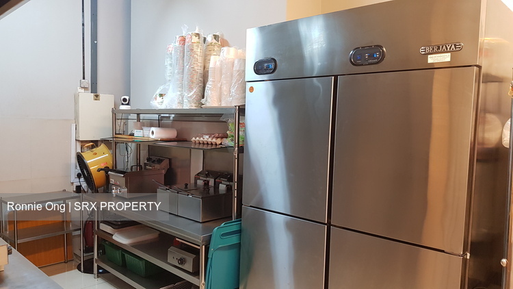 East Village (D16), Retail #375082531